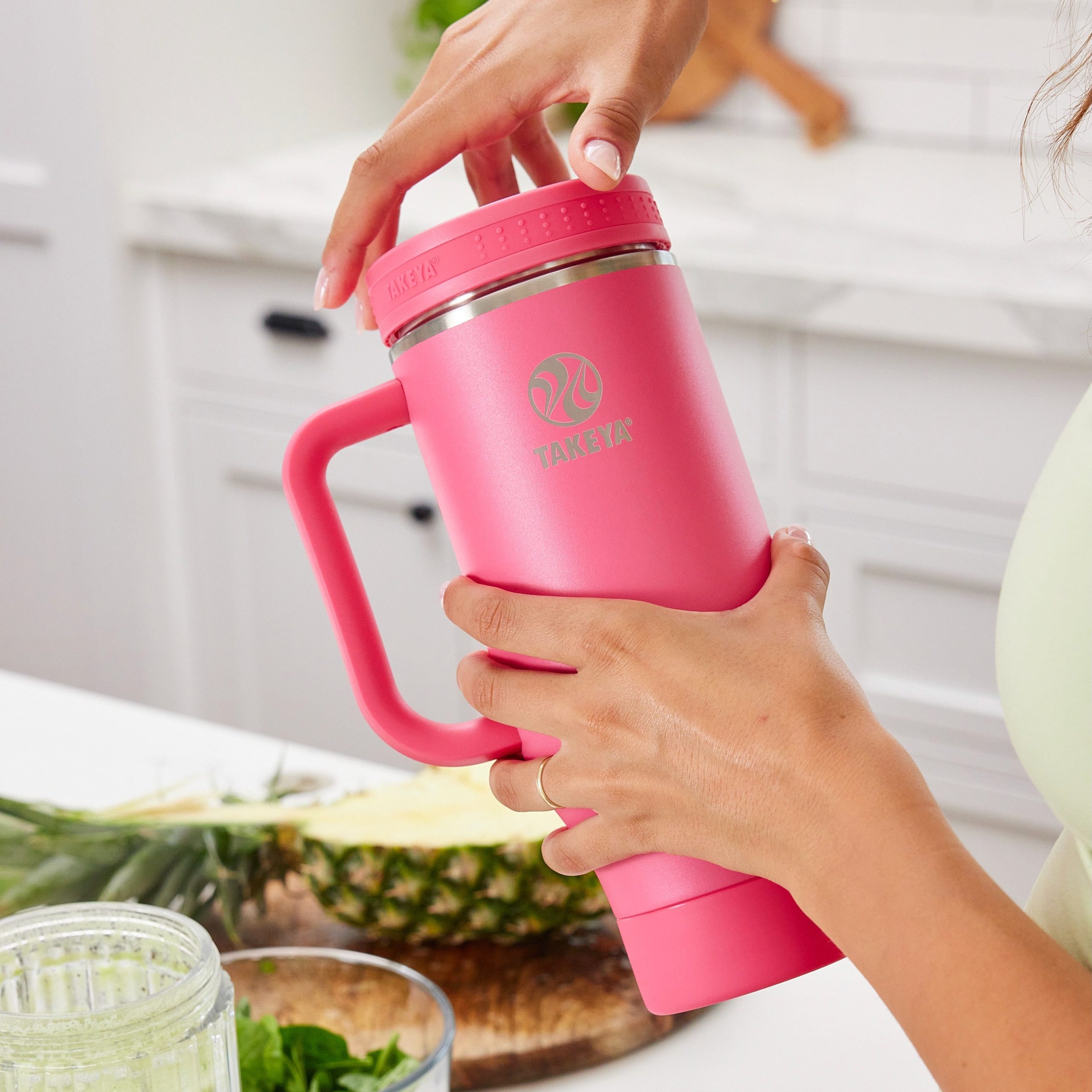 June_2023_Tekaya_Photoshoot_JulianMartin__40ozTumbler_28570.jpg